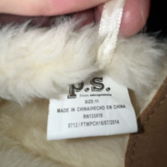 KIDS MOCCASIN SLIPPERS SIZE 11 - Picture 4 of 5